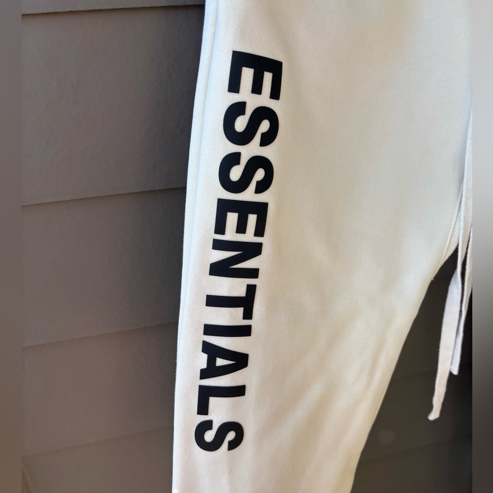 Essentials Sweatpants | L - Picture 5 of 12